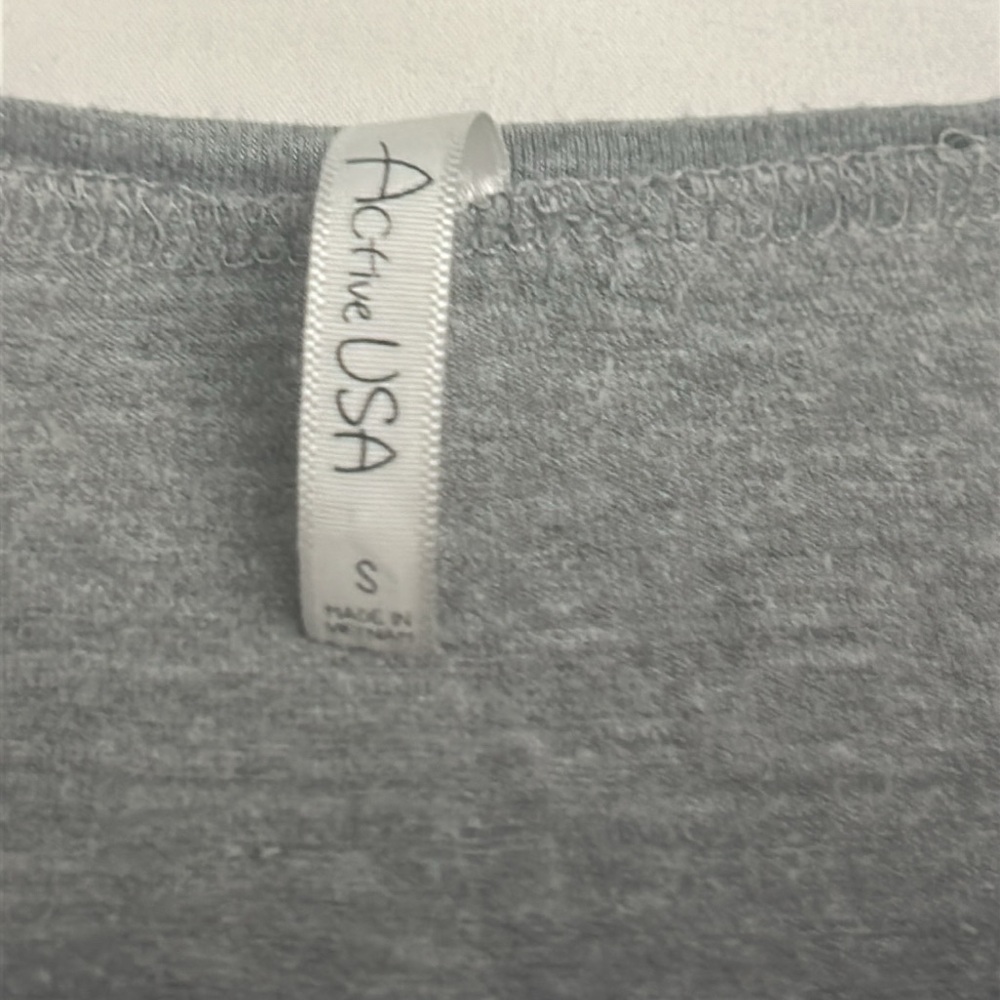 Gray Tee 💥 - Picture 3 of 6